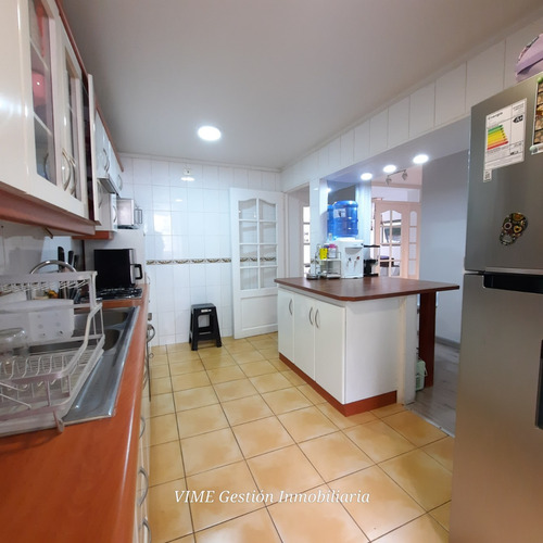 Único Con Mesón En Isla, Remodelado De 3 D+ 2 B + 1e Y 1b