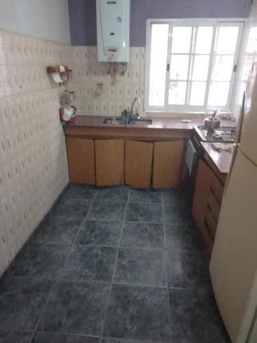 Venta De Ph 3 Amb. Pta. Baja Al Frente En Morón - Buen Estado