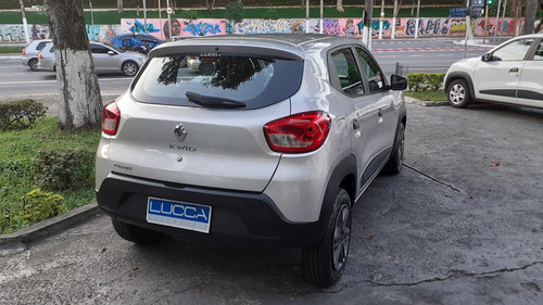 Imagem 13 de 14 de Kwid 1.0 Zen 2021 Prata Flex Completo