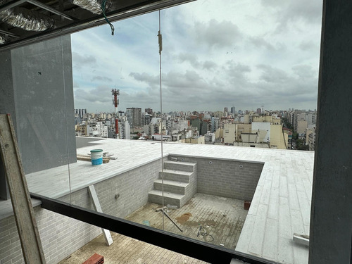 Venta De Cómodo Monoambiente A Estrenar En San Cristobal. . Cochera - Amenities