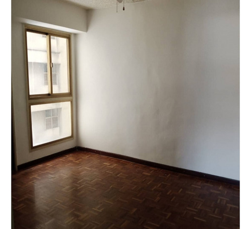Vendo Apartamento De 77m2 En La Urbina / 2h / 1b / 1p .