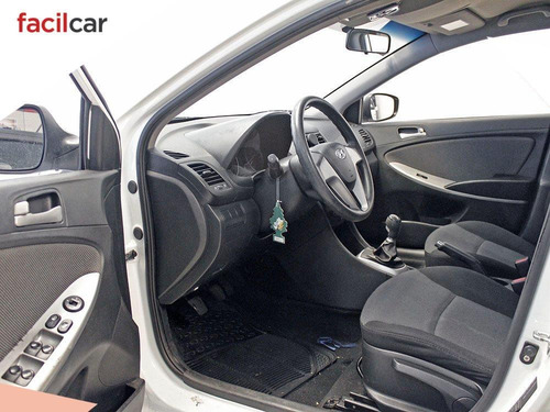 Imagen 13 de 21 de Hyundai Accent 125 1.4 2012 Excelente!!