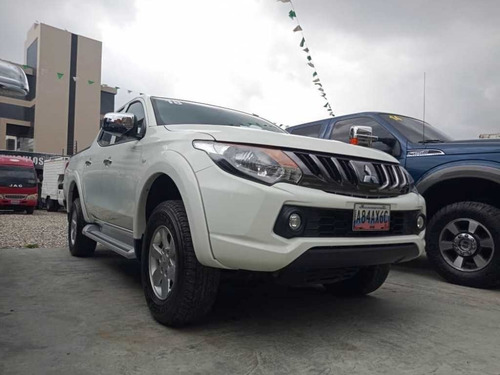 Imagen 2 de 9 de Mitsubishi L200 2018 4x2 Sincrónico