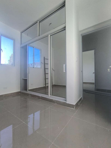 Apartamento De 2 Habitaciones Un Baño Sala Cocina Comedor