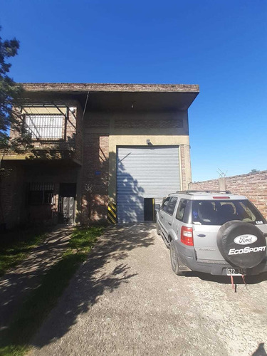 Imagen 8 de 14 de En Venta Galpon Sobre Gran Lote Y Entrada De Camion (220)