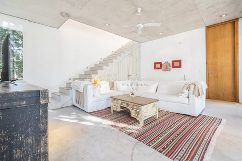 Casa En Venta De 4 Dormitorios En Barrio Privado, Laguna Blanca-punta Del Este.