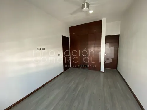 Casa En Real De Juriquilla Con Una Vista Espectacular, Cerca De Caseta De Vigila