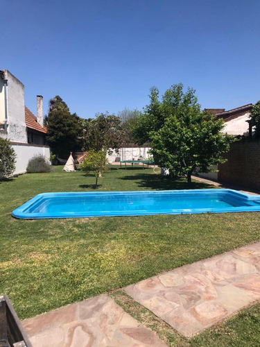 Casa En Venta - 4 Dormitorios 4 Baños - Cochera - 830mts2 - Bella Vista, San Miguel