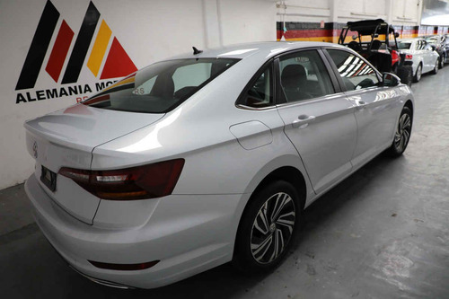 Imagen 6 de 15 de Volkswagen Jetta 2019 4p Highline L4/1.4/t Aut