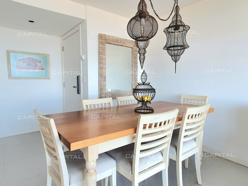 Imagen 19 de 19 de Venta Departamento Primera Línea Dos Dormitorios Y Dependencia De Servicio En Playa Mansa Punta Del Este - Punta Del Este Mansa