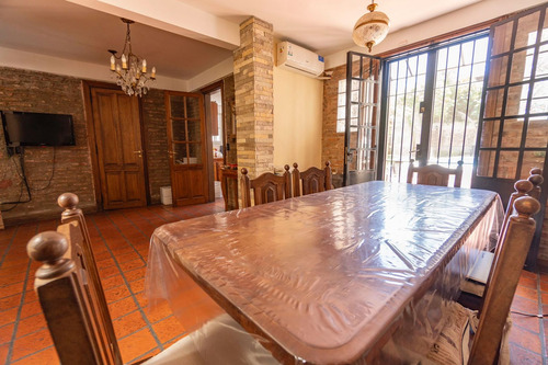 Casa 4 Ambientes Con Parque Y Cocheras