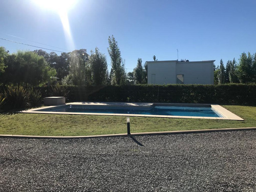 Venta, Casa Quinta, 5 Ambientes, Quincho, Parrilla, Pileta, Jardín, Saladillo