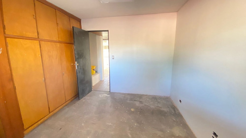 Venta Casa Con Deposito Y Locales En Palomar