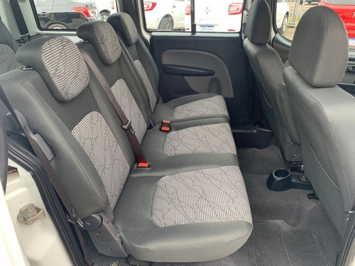 Imagem 14 de 15 de Fiat Doblo Essenc 1.8 7 Lugares