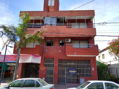 Imagen 1 de 4 de Local - Esc.-centro