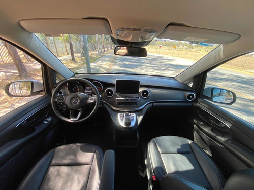 Imagen 10 de 15 de Mercedes-benz Clase V V200. 2019