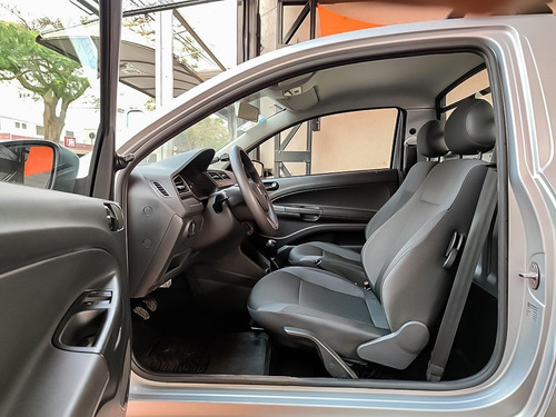 Imagem 4 de 13 de Volkswagen Saveiro 1.6 Msi Robust Cs 8v 2020