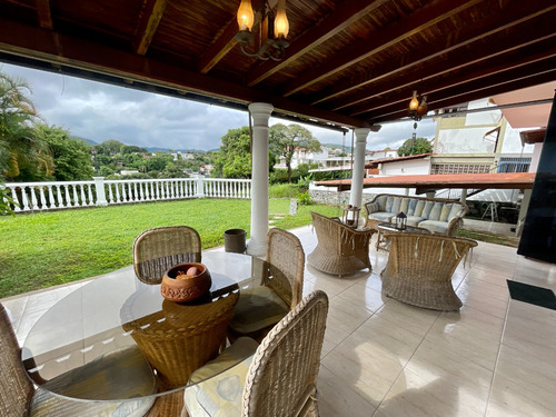 En Venta Casa De 1.000m2 En Cumbres De Curumo