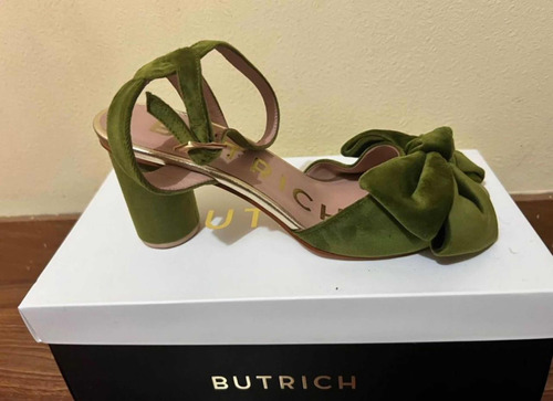 Butrich Tacones . Color Verde Olivo - Talla 38