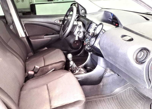 Imagem 9 de 12 de Toyota Etios Sedan X 1.5 Mt Flex 16/17