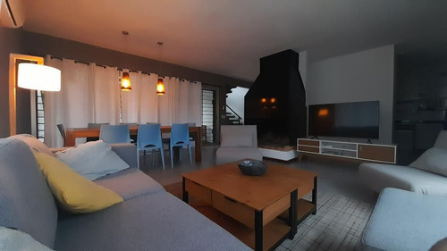 Casa En Venta Con Pileta Abierta En Rincón Del Indio, Maldonado, Uruguay.