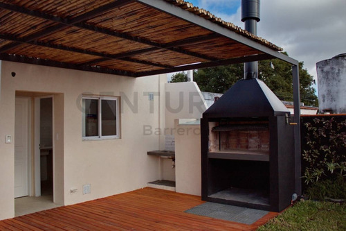 Imagen 10 de 29 de Unico Ph Reciclado A Nuevo. Tres Dormitorios. Jardin, Deck, Parrilla Y Terraza