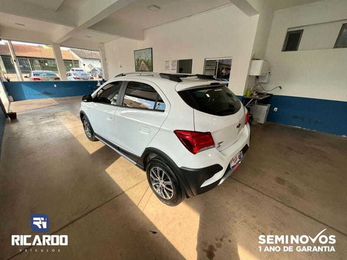 Imagem 6 de 15 de Chevrolet Onix 1.4mt Act 2018