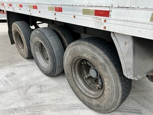 Imagem 7 de 8 de Carreta Baú Randon 3 Eixos 13,50m Com 8 Pneus = Facchini
