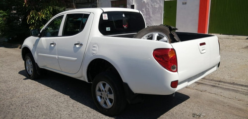Imagen 4 de 9 de Mitsubishi L200 Diesel 4x4 Standard Equipada
