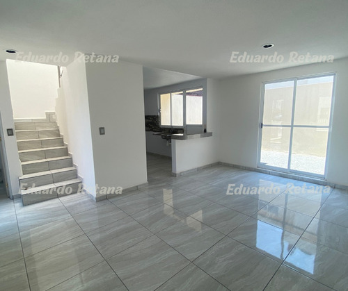 ¡oportunidad En Pachuca! Casa Con 3 Recámaras Y Cochera Para 2 Autos