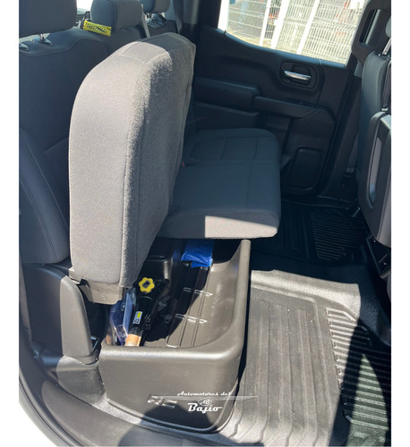 Chevrolet Silverado WT DOBLE CABINA 6 CIL