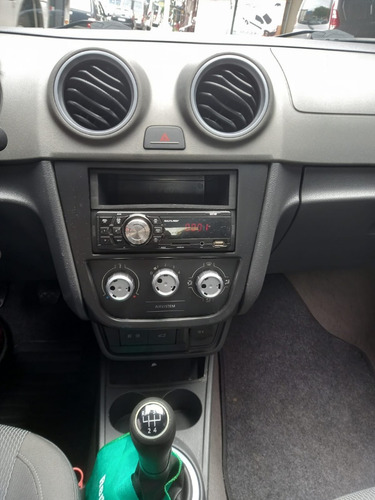 Imagem 4 de 15 de Vw Voyage Conf 1.6 2011