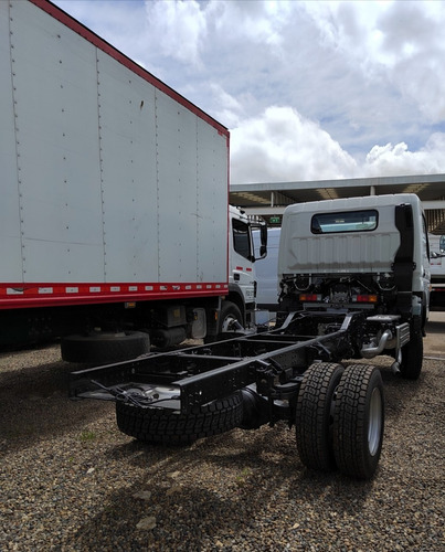 Imagen 12 de 20 de Fuso Mitsubishi Canter 6.4 4x4 Modelo 2023 Mejor Por Todo