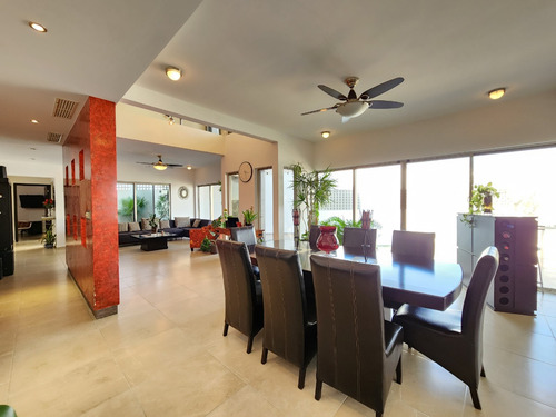 Casa Residencia De 5 Habitaciones Ubicada En Residencial Playas Del Conchal, Riviera Veracruzana, Un Excelente Fraccionamiento Que Te Brinda La Seguridad Y Tranquilidad Que Tu Familia Y TĂș Se Merecen.