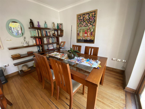Casa En Venta De 3d, Gran Jardín Y Piscina En Providencia
