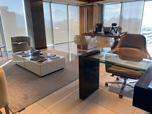 Imagen 12 de 17 de Se Vende Amplia Oficina Amoblada En Excelente Ubicación