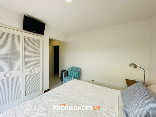 En Venta En Punta Del Este, Departamento 4 Dormitorios 3 En Suite.