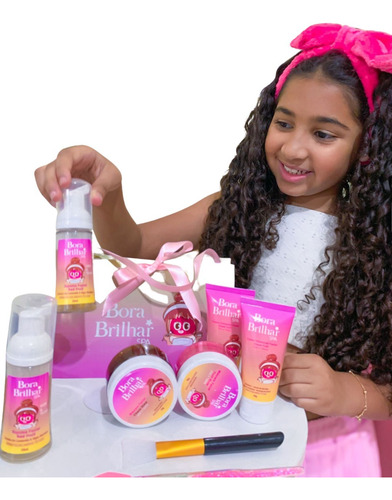 Máscara Facial Rosa Com Brilho Para Criança + Kit Skincare