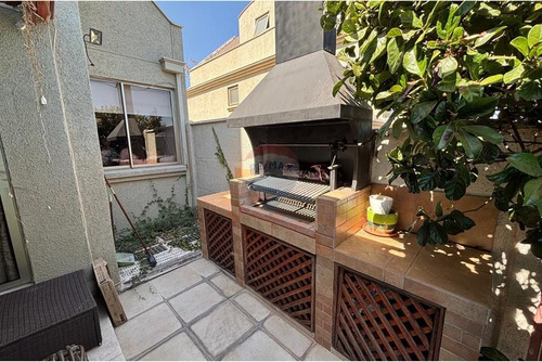 Casa De Lujo En La Dehesa Con Piscina Y Quincho