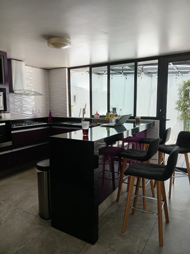 Casa Remodelada En Condominio En Venta En Circuito Pintores, Cd. Satélite!!