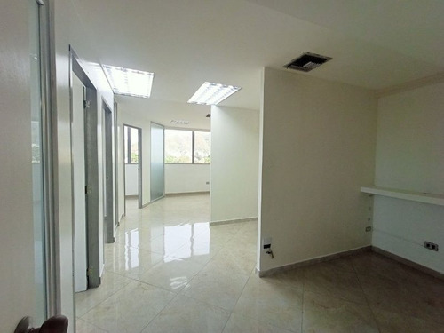 Imagen 6 de 13 de Oficina En Alquiler C.c. Trigaleña Plaza Foof-071 Zoraida Araujo 04244574535