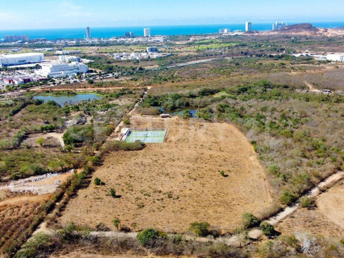 Terreno En Venta En Mazatlan, Sinaloa, Mexico. 37,566 M2 Frente A Nuevo Hospita