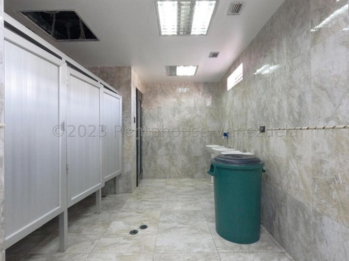 Raiza Suarez Vende Espectacular Edificio Comercial Zona Céntrica De Barquisimeto,- 2 4 6 4 9 0-, A Pie De Calle, Zona Netamente Comercial, Posee 4 Pisos, Sótano, Local Comercial, Oficinas, Coffe Bar