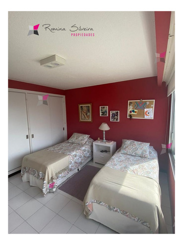 Imagen 19 de 23 de Venta De Apartamento De 3 Dormitorios Frente Al Mar En Edificio Tiburon En Punta Del Este