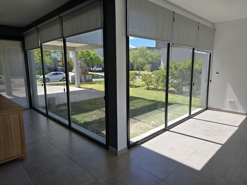 Alquiler Y Venta Casa Puertos Del Lago Con Pileta