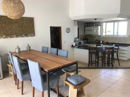Funes. Venta. Funes Hills Cadaques. 3 Dormitorios. Suite. Piscina. Bv. Principal. 1 Planta.