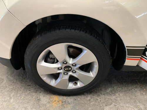 Imagen 12 de 13 de Kia Soul 1.6 Lx Std 6 Vel Ac 2019