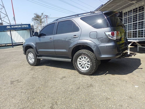 Imagen 3 de 12 de Toyota Fortuner