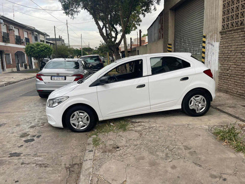 Imagen 20 de 25 de Chevrolet Onix 2019 1.4 Joy Ls