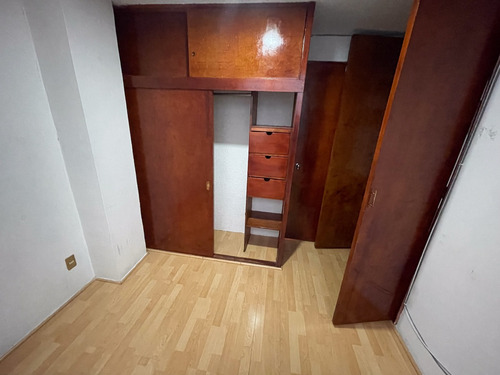 Cuarto Con Amplios Closets